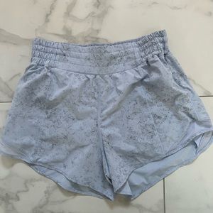 EUC lululemon hotty hot short size 8-4”